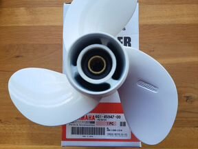 Фото товара Оригинальный винт гребной Yamaha 8 F8 F9.9 от магазина PartsYam