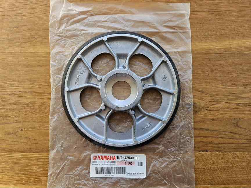 Фото товара Ролик трака Yamaha VK540 8K24753000 от магазина PartsYam
