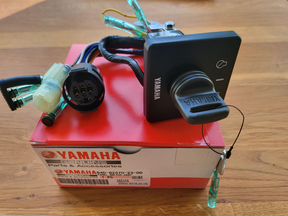 Фото товара Панель с замком зажигания Yamaha 64D825702300 от магазина PartsYam