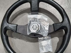 Фото товара Оригинальное рулевое колесо Yamaha YMM-24009-00-BK от магазина PartsYam