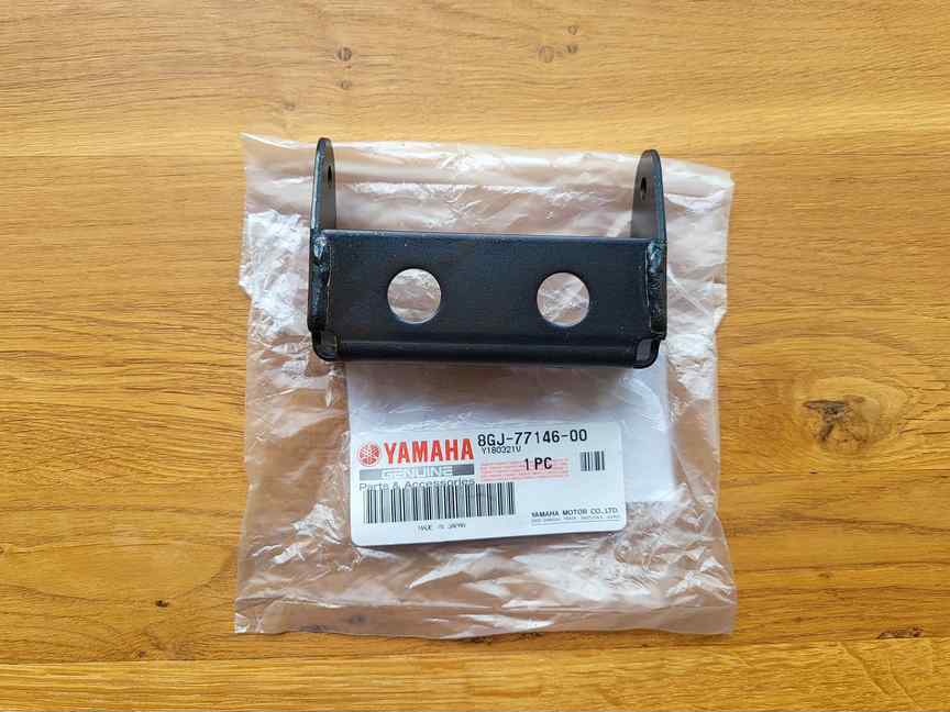 Фото товара Петля капота снегохода Yamaha Venture Multi Purpoz от магазина PartsYam